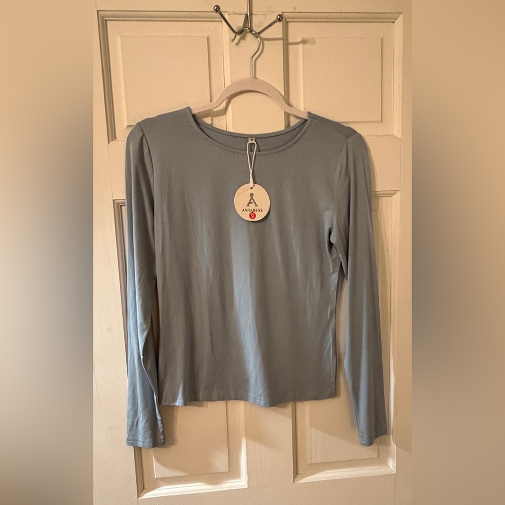 Anrabess Women's Light Blue Long Sleeve Crewneck Top. Soft Rayon. Size Medium